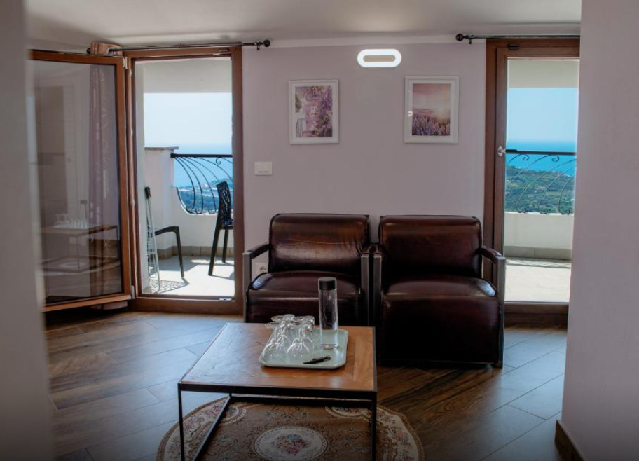 Camera Familiare con Vista Mare