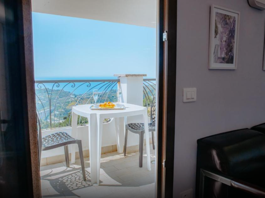 Camera Familiare con Vista Mare