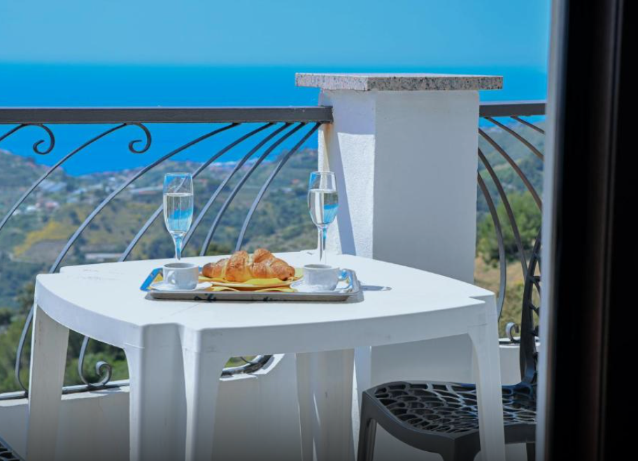Camera Familiare con Vista Mare